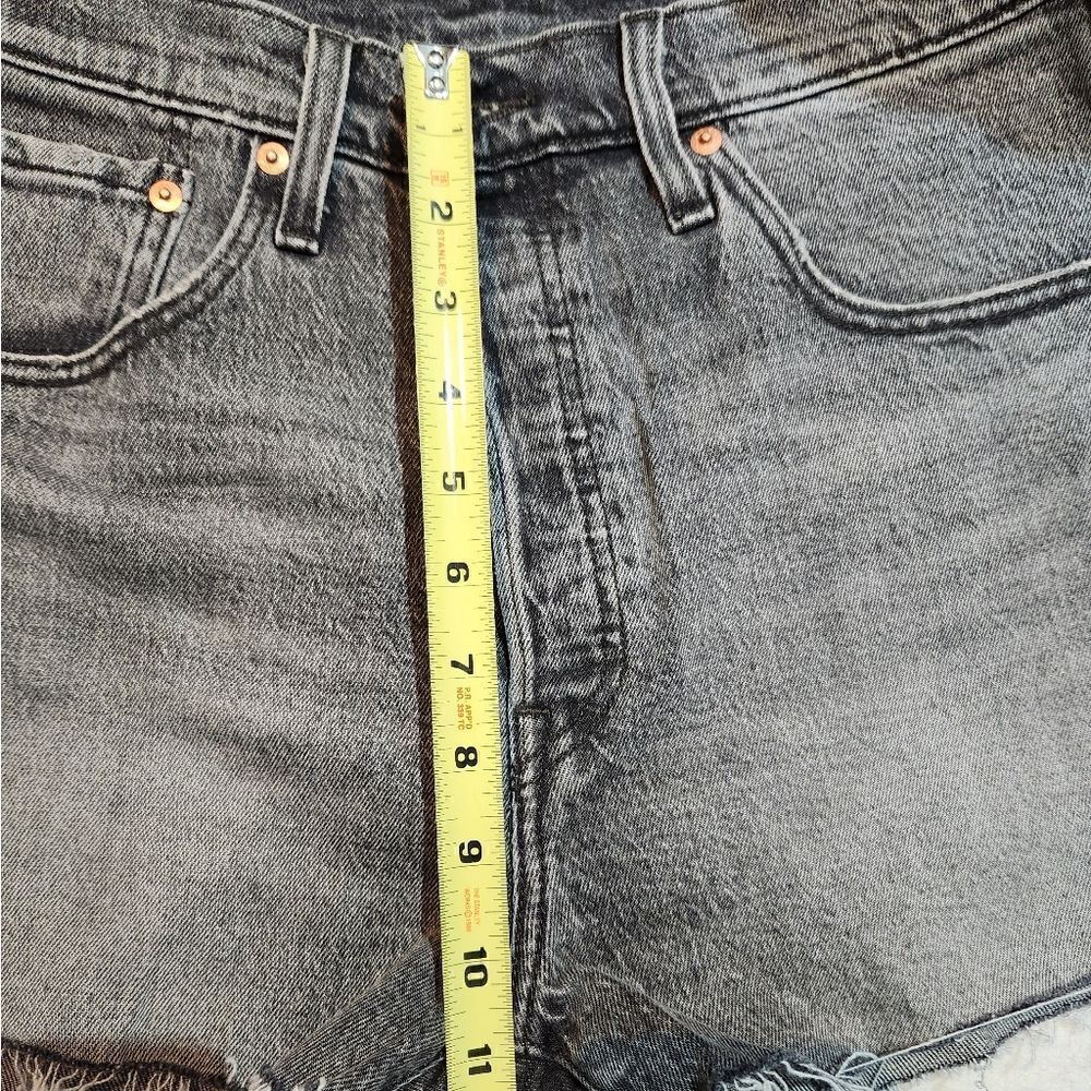 Levi's 501 Shorts - Picture 7 of 8